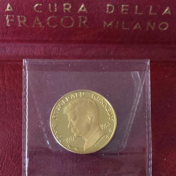 Medaglia in oro 900 con certificato di garanzia